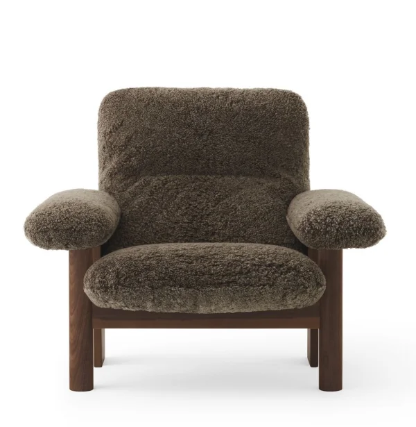 Audo Brasilia Lounge Chair en Ottoman - Sheepskin - donker eiken