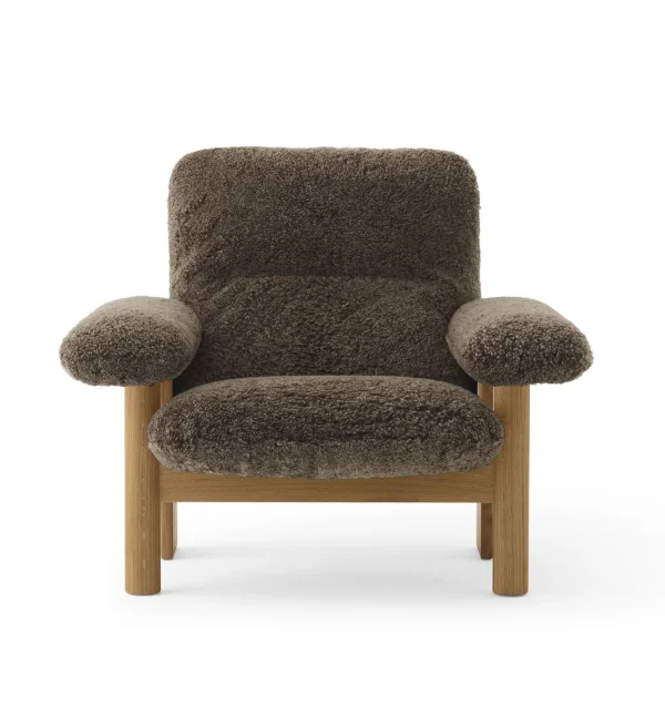 Audo Brasilia Lounge Chair en Ottoman - Sheepskin - eiken natuur