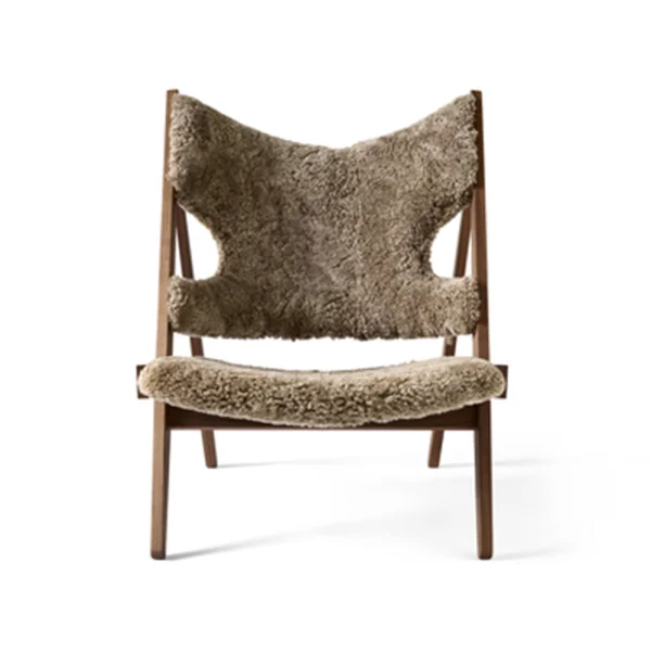 Audo Copenhagen Knitting loungefauteuil schapenvacht sahara, onderstel walnoot