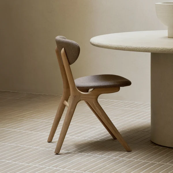 Ethnicraft Eetkamerstoel Eye Gevernist Eikenhout en stof - Warm Grey