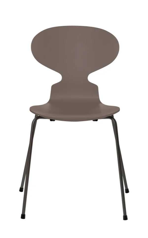 Fritz Hansen Ant Stoel - gelakt - deep clay - grafiet