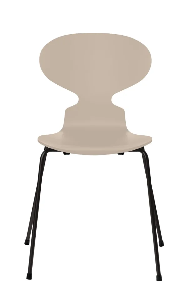 Fritz Hansen Ant Stoel - gelakt - light beige - zwart