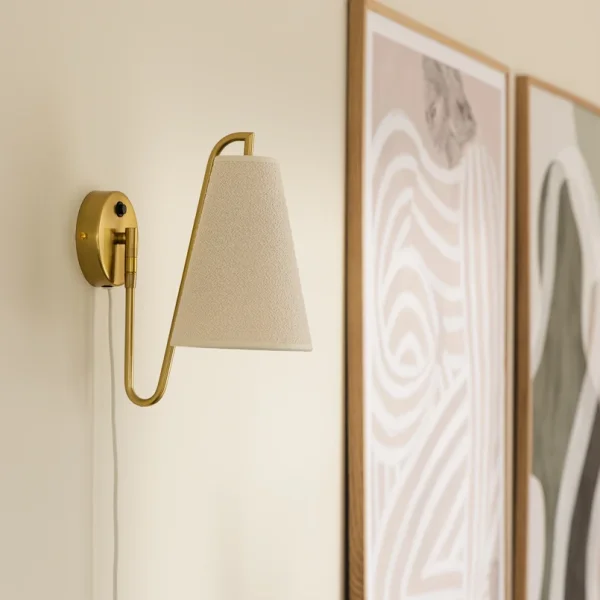 Globen Lighting - Lou Bouclè wandlamp wit messing stof