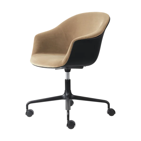 GUBI Bat Meeting Chair bureaustoel aan de voorkant bekleed Dandy gubi 905 dune-black-black