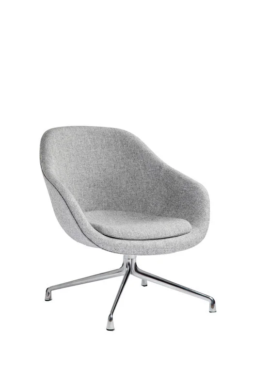 HAY About A Lounge Chair Low AAL 81 - gepolijst aluminium - Kvadrat Hallingdal 130 - grijs gevlekt