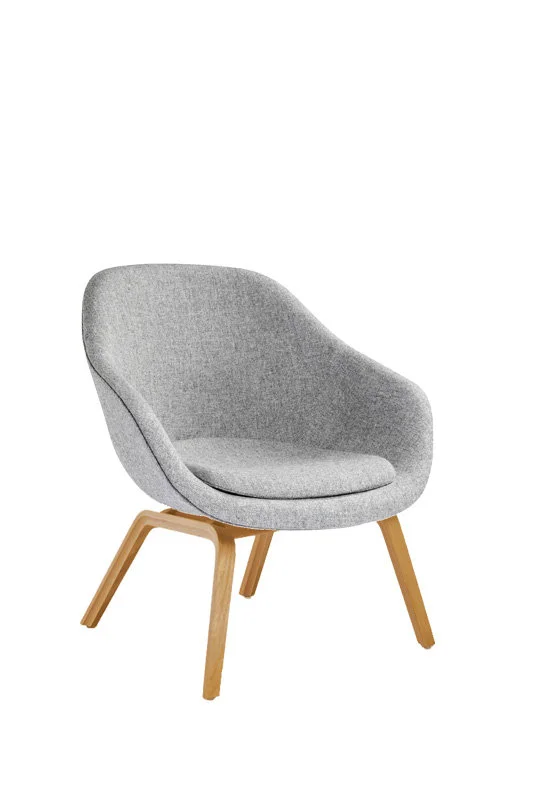 HAY About A Lounge Chair Low  AAL 83 - Eiken helder gelakt - Kvadrat Hallingdal 130 - grijs gevlekt