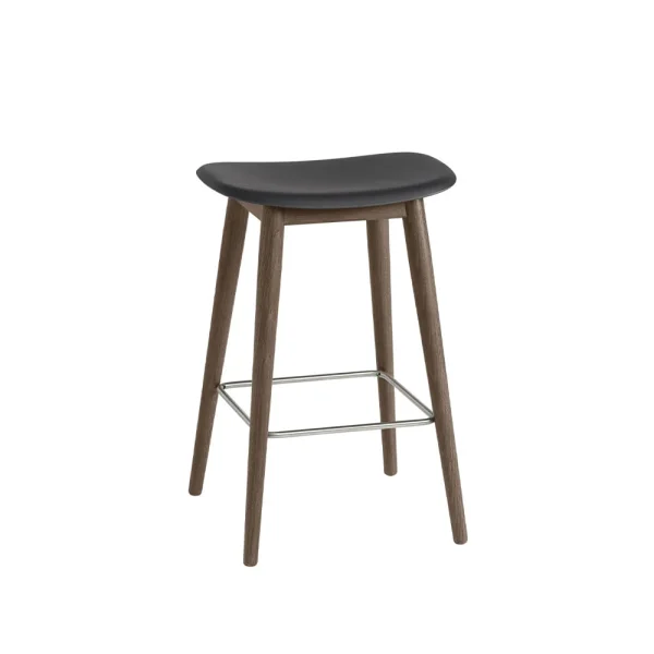 Muuto Fiber bar stool 75 cm black, donkerbruingebeitste poten