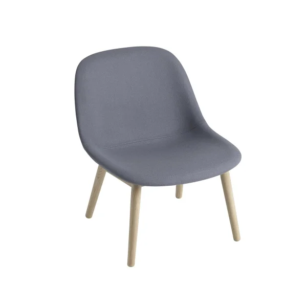 Muuto Fiber Lounge stoel met eikenhouten poten Divina 154