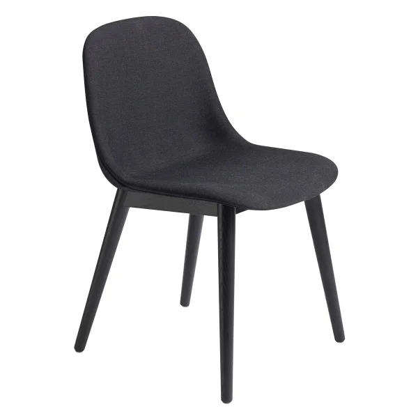 Muuto Fiber Side Chair stoel met houten poten Remix 183-black