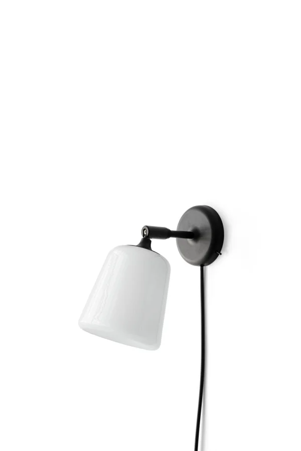 New Works Material The new Edition Wandlamp - opal glass