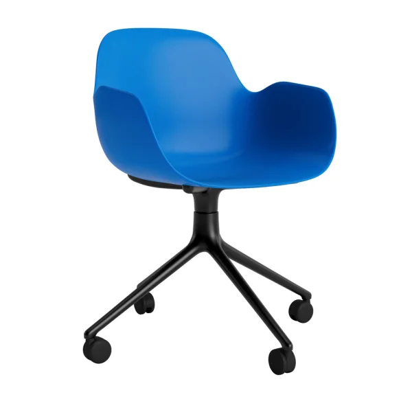 Normann Copenhagen Form Armchair Swivel draaistoel - NormannCopenhagenFormBrightBlue - aluminium zwart