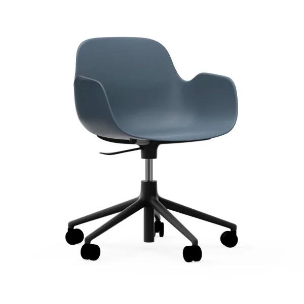 Normann Copenhagen Form Draaifauteuil met wielen - blauw - aluminium zwart