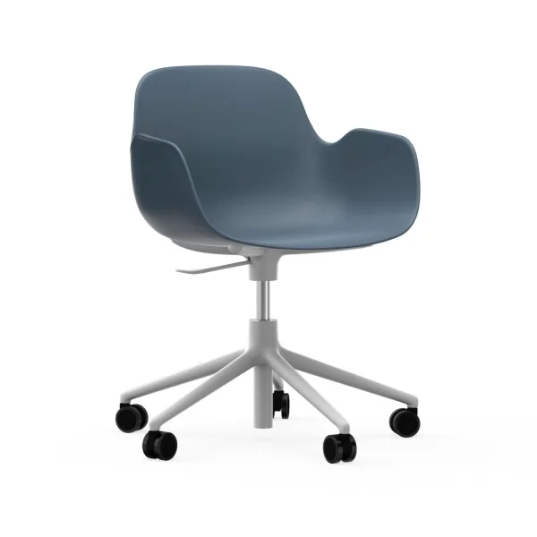 Normann Copenhagen Form Draaifauteuil met wielen - blauw - aluminium