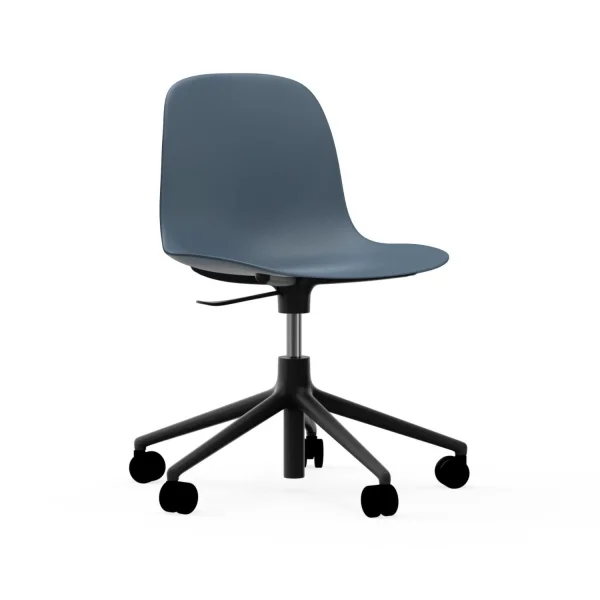 Normann Copenhagen Form Draaistoel met wielen - blauw - aluminium zwart