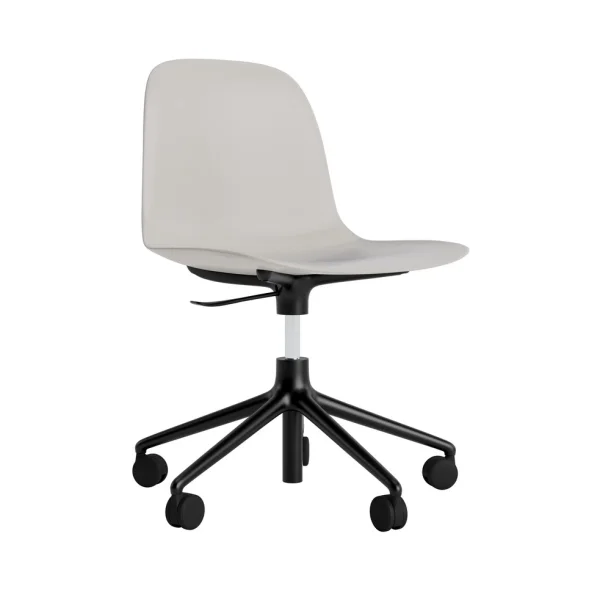 Normann Copenhagen Form Draaistoel met wielen - NormannCopenhagenFormWarmGrey - aluminium zwart