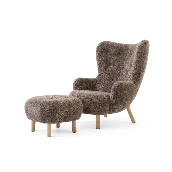 &Tradition Petra VB3 High fauteuil incl. poef ATD1 Geoliede eiken-Sheepskin Sahara