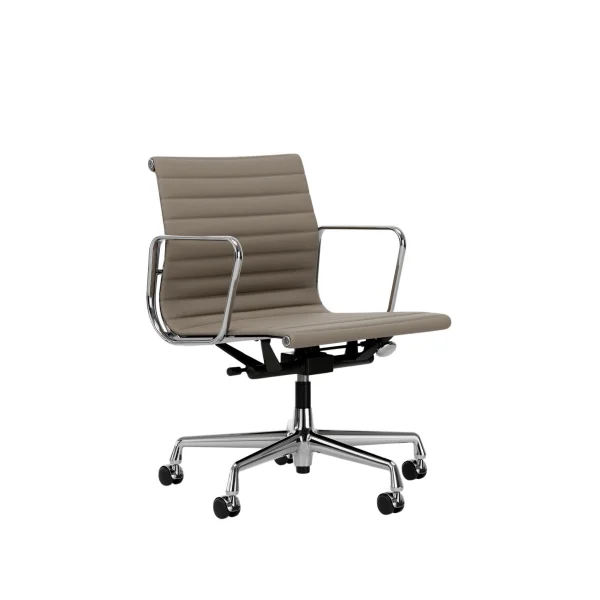 Vitra Aluminium Chair EA 117 - gepolijst - Leder Premium F/Plano - zand/coffee - Wieltjes voor harde bodems