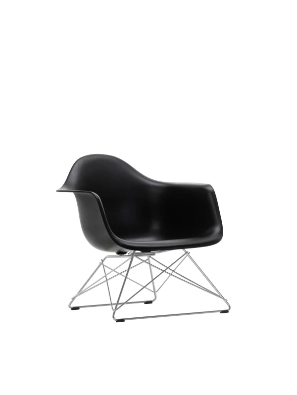 Vitra Eames Plastic Armchair LAR - diepzwart RE - glanzend chroom