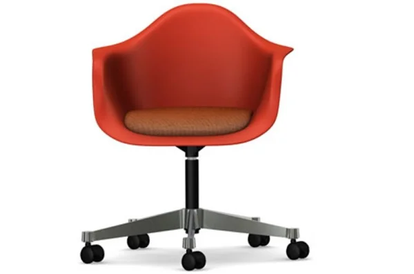 Vitra Eames Plastic Armchair PACC met gestoffeerde zitting - poppy red RE - Hopsak - rood/cognac