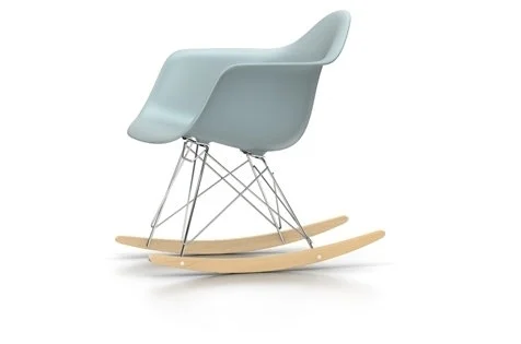 Vitra Eames Plastic Armchair RAR met volledige bekleding - ijsgrijs RE - verchroomd - Hopsak - donkerblauw/ivoor - Leer wit - Esdoorn geelachtig