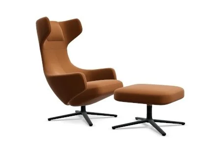 Vitra Grand Repos Fauteuil & Ottoman - basic dark gepoedercoat - Leder Premium F cognac  - Zithoogte 40 cm