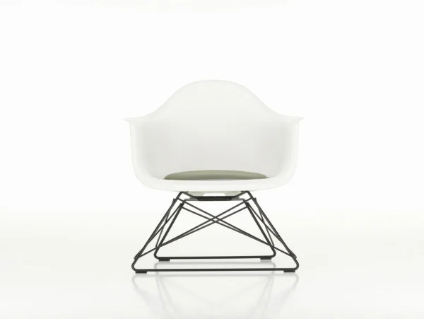 Vitra LAR Eames Plastic Armchair met zitkussen  - diepzwart RE - glanzend chroom - Hopsak - donkergrijs