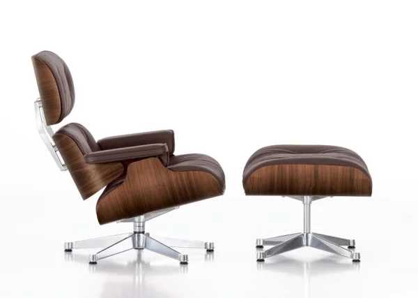 Vitra Lounge Chair & Ottoman - gepolijst - Leder Premium F chocolate - Notenhout - zwart gepigmenteerd - klassieke afmetingen - 84 cm