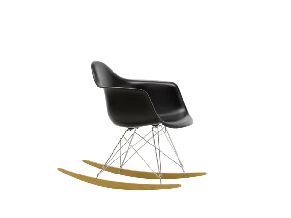 Vitra RAR Eames Plastic Armchair - diepzwart RE - verchroomd - sleden esdoorn goudkleurig