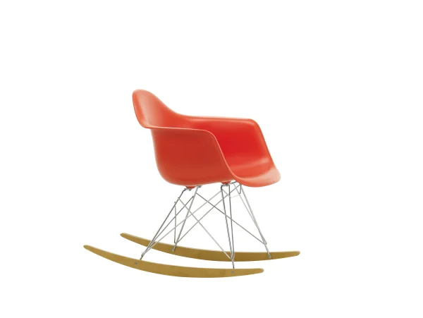 Vitra RAR Eames Plastic Armchair - poppy red RE - verchroomd - sleden esdoorn goudkleurig